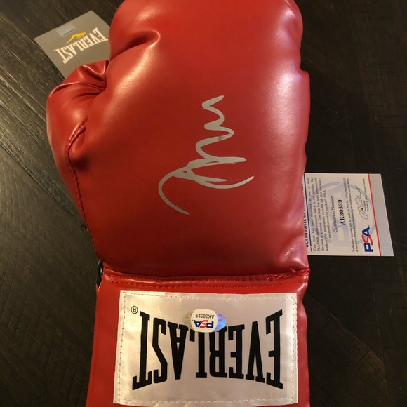 Vasyl Lomachenko Signed Glove PSA Authenticated ! - Picture 4 of 6